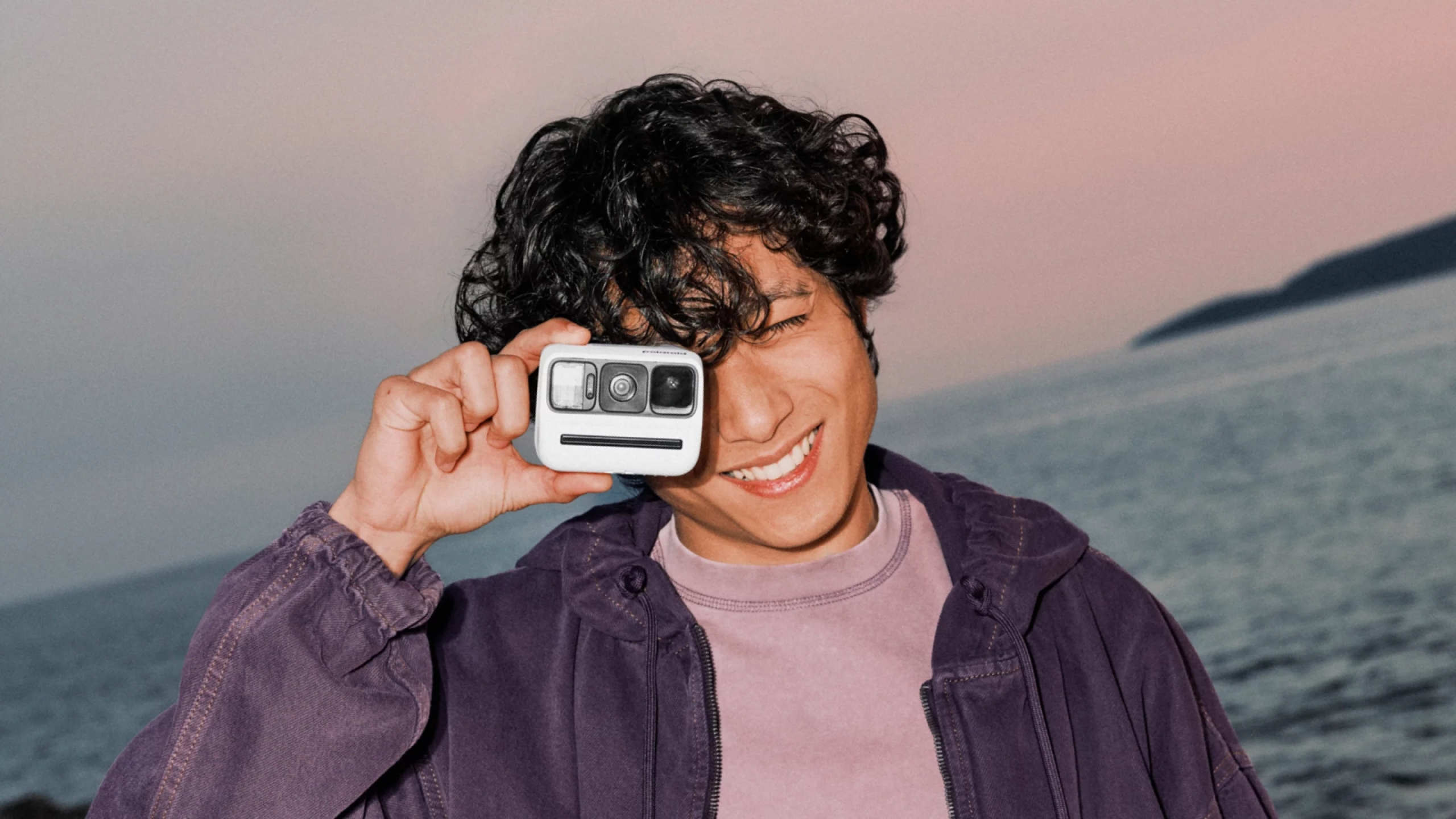Polaroid показала компактную ретро-камеру мгновенной печати Go Gen 3 &mdash; её прокачали для&nbsp;селфи