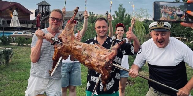 &laquo;В ресторане первым делом смотрю на цвет пола&raquo;: интервью с&nbsp;ресторанным критиком Олегом Назаровым